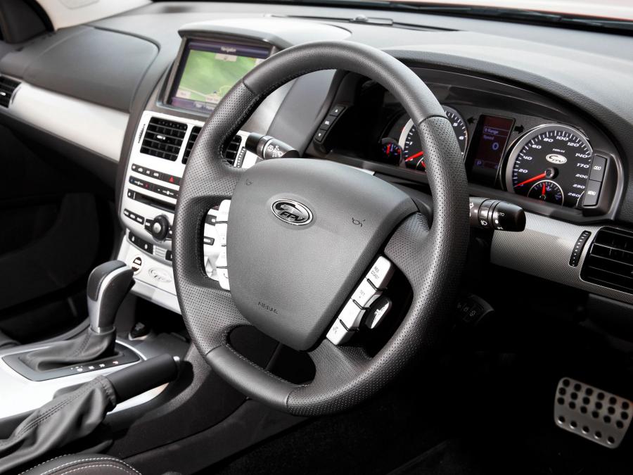 Интерьер FPV GT-P 2010 года  (фото 15 из 41)